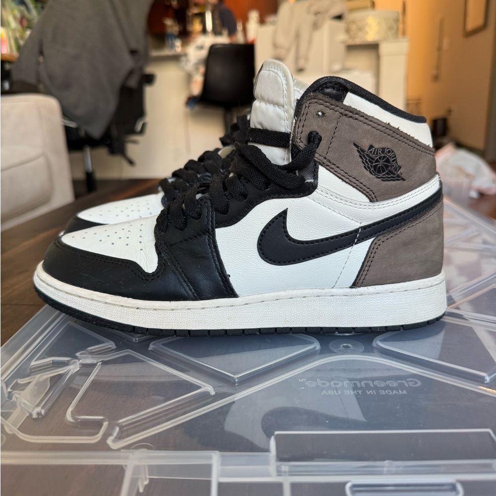 Air Jordan 1 Retro high OG Sneakers - Mocha’s - Picture 4 of 6
